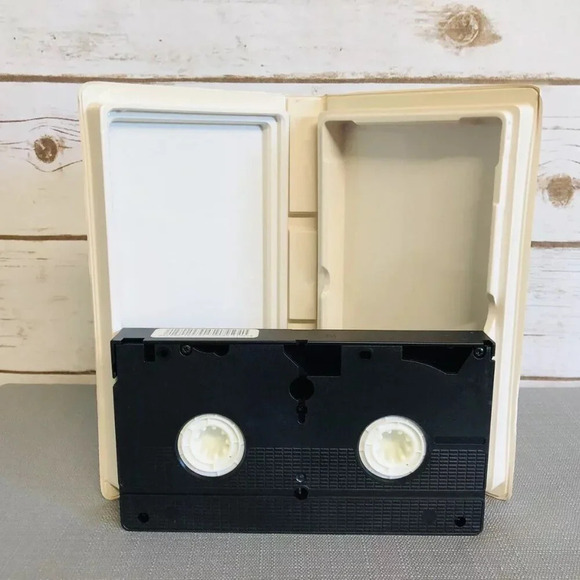 THE LAND BEFORE TIME II Valley Adventure VHS Home Video Tape Clamshell Case - Picture 8 of 8